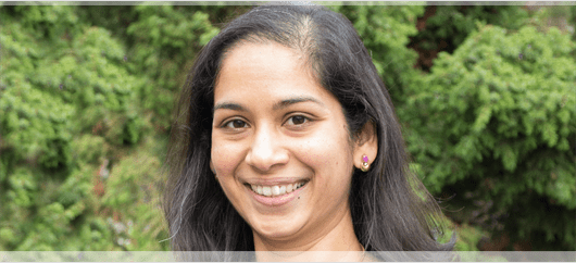 Porträtt av Gayathri Chandrasekar.