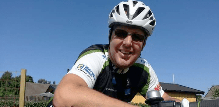 Porträtt av Roland Johansson på en cykel.