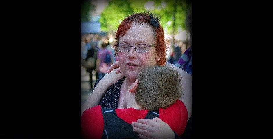 Ewa-Lott kramar om sitt barn.