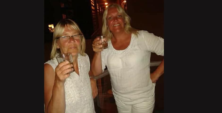 Lise-Lott och hennes storasyster Linda.