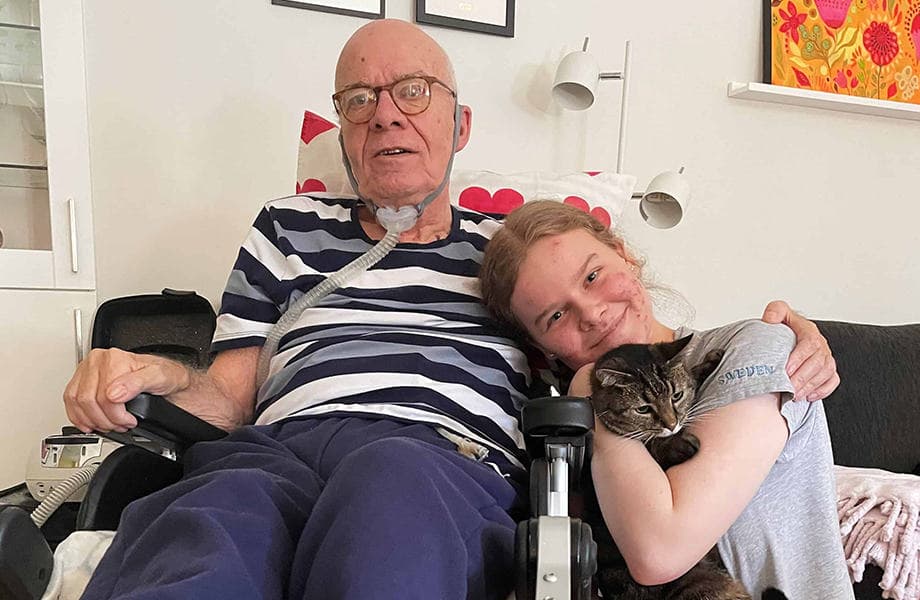 Tilde Holmström kramar om sin morfar, Carl Gustav Holmström.