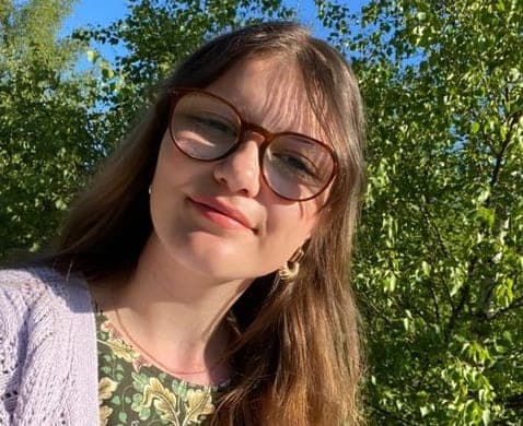 Porträtt av Estelle Lindstedt.