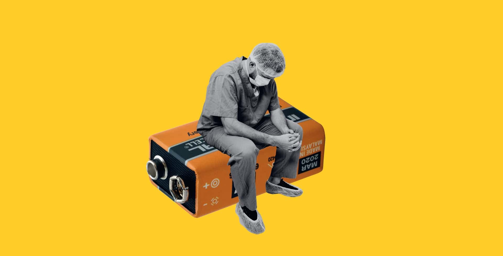 Ett kollage av en sjukhuspersonal som sitter hopkrupen med nedböjt huvud på ett stort batteri.